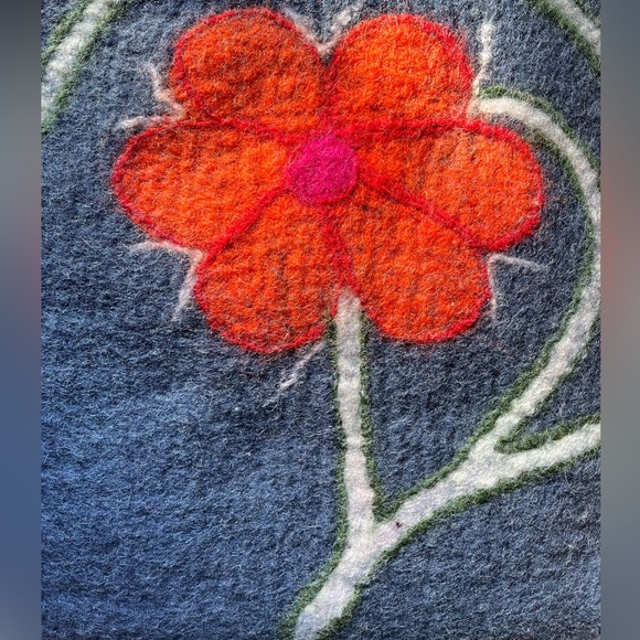 🧶 Felted Wool Shoulder Bag - Picture 4 of 10